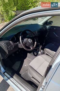 Хэтчбек Volkswagen Golf 2003 в 