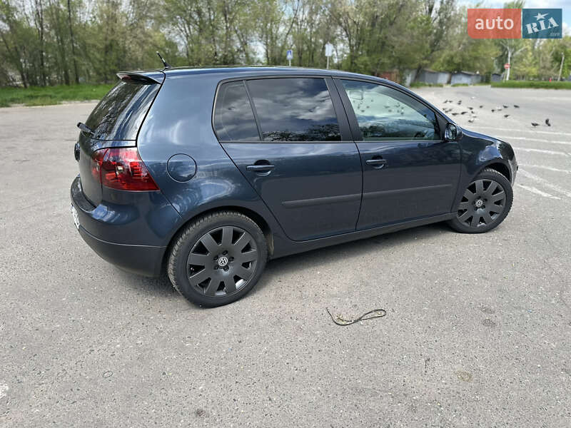 Хетчбек Volkswagen Golf 2006 в Запоріжжі