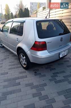 Хетчбек Volkswagen Golf 2003 в 