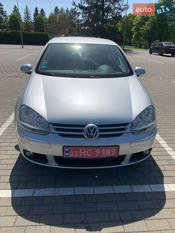 Хэтчбек Volkswagen Golf 2008 в 