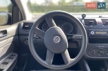 Хетчбек Volkswagen Golf 2004 в 