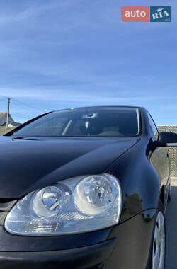 Хетчбек Volkswagen Golf 2004 в 