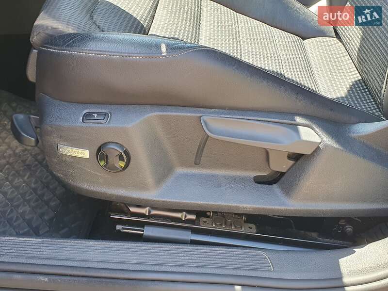 Універсал Volkswagen Golf 2015 в Тернополі