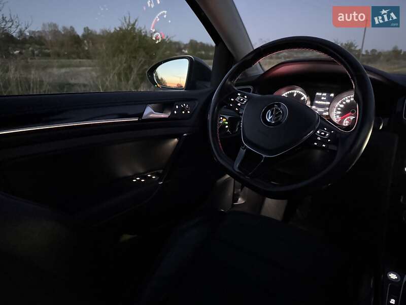 Універсал Volkswagen Golf 2015 в Тернополі