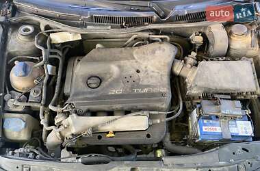 Хэтчбек Volkswagen Golf 1999 в 