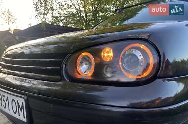 Хэтчбек Volkswagen Golf 1999 в 