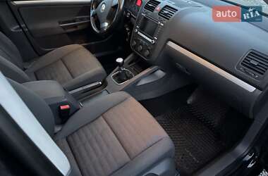 Хэтчбек Volkswagen Golf 2008 в 