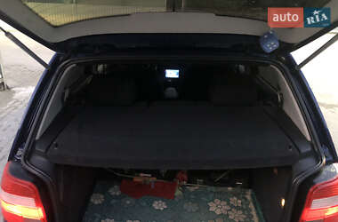 Хетчбек Volkswagen Golf 2003 в 