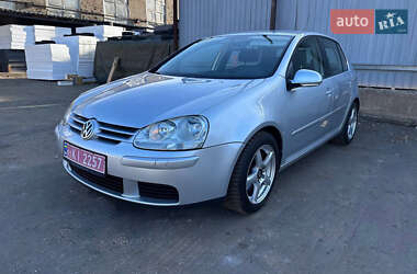 Хэтчбек Volkswagen Golf 2005 в 