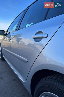 Хэтчбек Volkswagen Golf 2005 в 