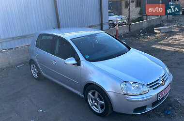 Хэтчбек Volkswagen Golf 2005 в 