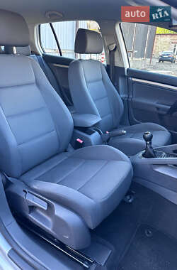 Хэтчбек Volkswagen Golf 2005 в 