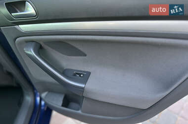Універсал Volkswagen Golf 2009 в 