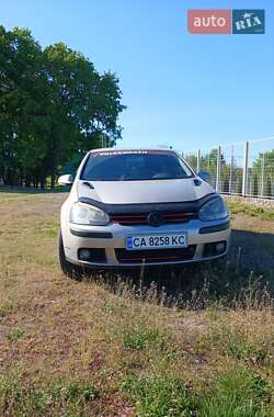 Хетчбек Volkswagen Golf 2004 в 