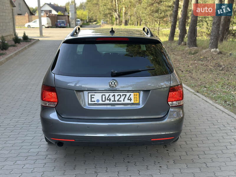 Универсал Volkswagen Golf 2013 в Ровно