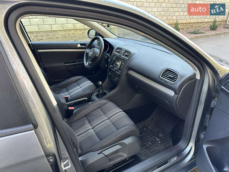 Универсал Volkswagen Golf 2013 в Ровно