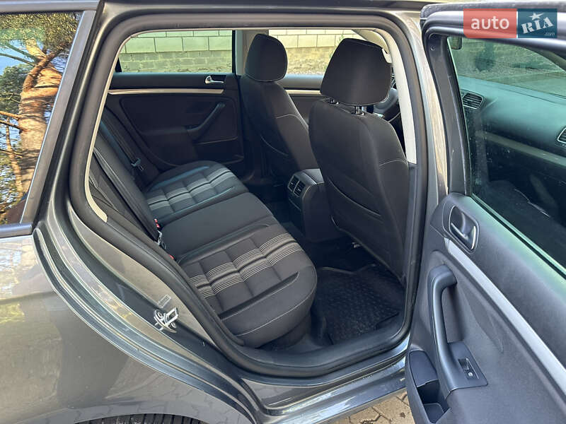 Универсал Volkswagen Golf 2013 в Ровно