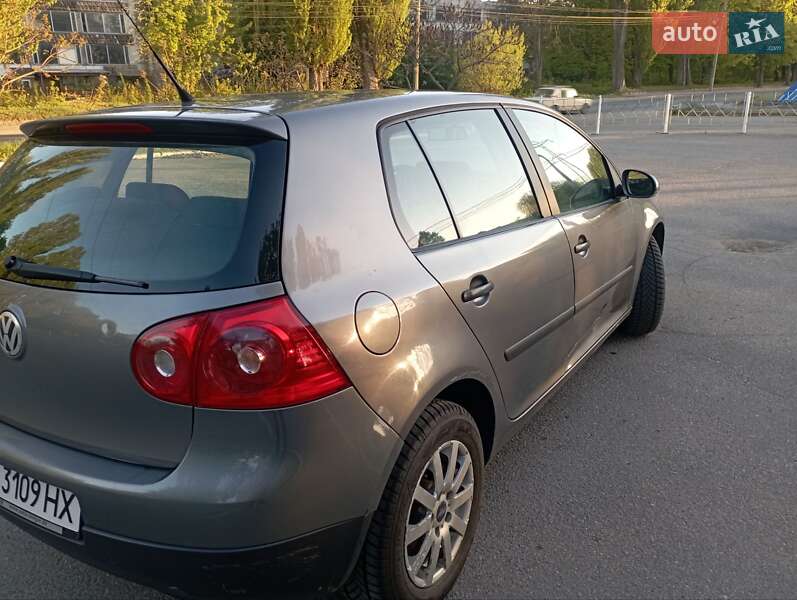 Хетчбек Volkswagen Golf 2005 в Вінниці