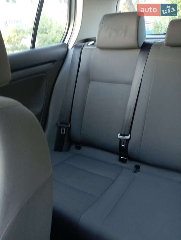 Хетчбек Volkswagen Golf 2005 в Вінниці