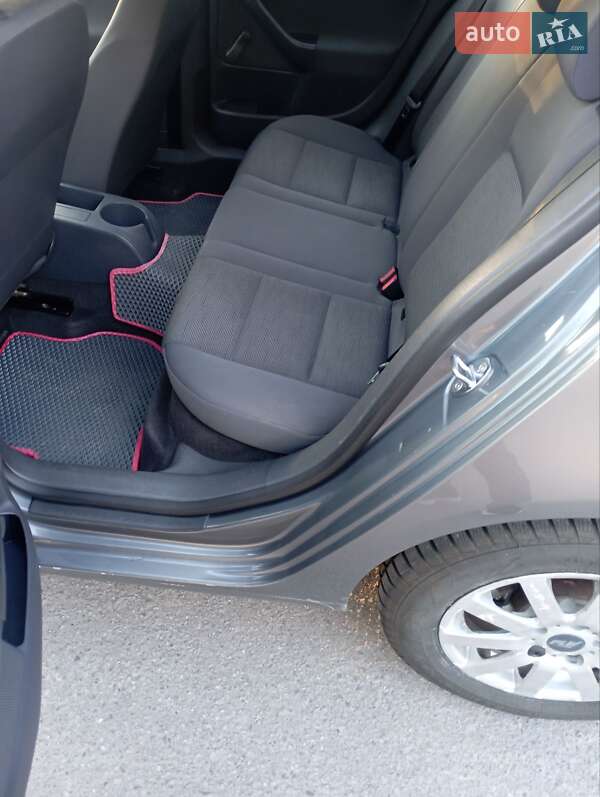 Хетчбек Volkswagen Golf 2005 в Вінниці