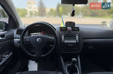 Хэтчбек Volkswagen Golf 2006 в 