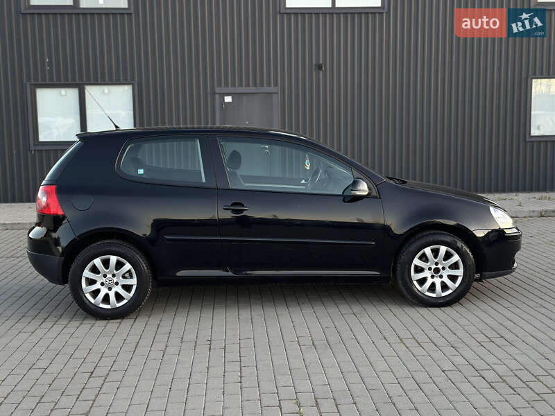 Хетчбек Volkswagen Golf 2006 в Ужгороді