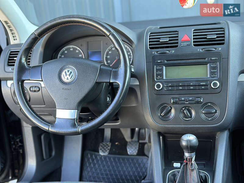 Хетчбек Volkswagen Golf 2006 в Ужгороді