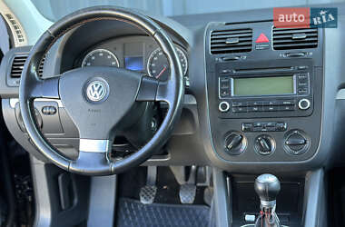 Хэтчбек Volkswagen Golf 2006 в 