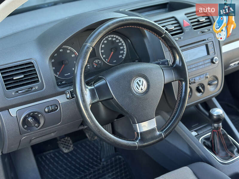 Хетчбек Volkswagen Golf 2006 в Ужгороді