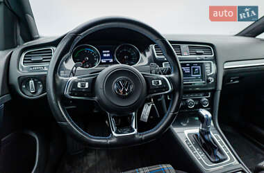 Хетчбек Volkswagen Golf 2015 в 
