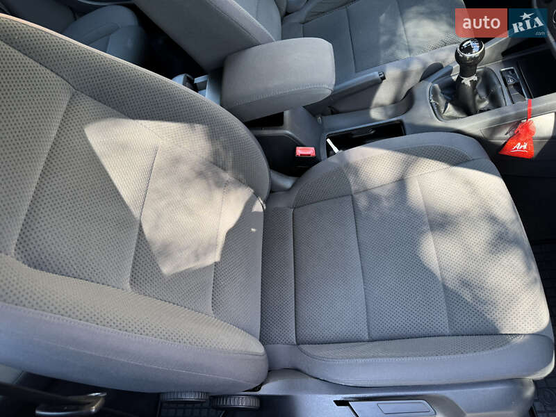 Хетчбек Volkswagen Golf 2004 в Хмельницькому