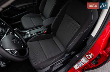 Хетчбек Volkswagen Golf 2020 в 