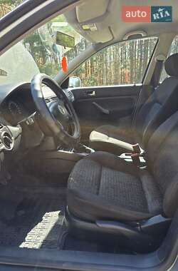 Хэтчбек Volkswagen Golf 2001 в 