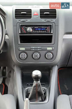 Хэтчбек Volkswagen Golf 2007 в 