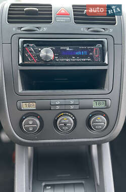 Хэтчбек Volkswagen Golf 2007 в 