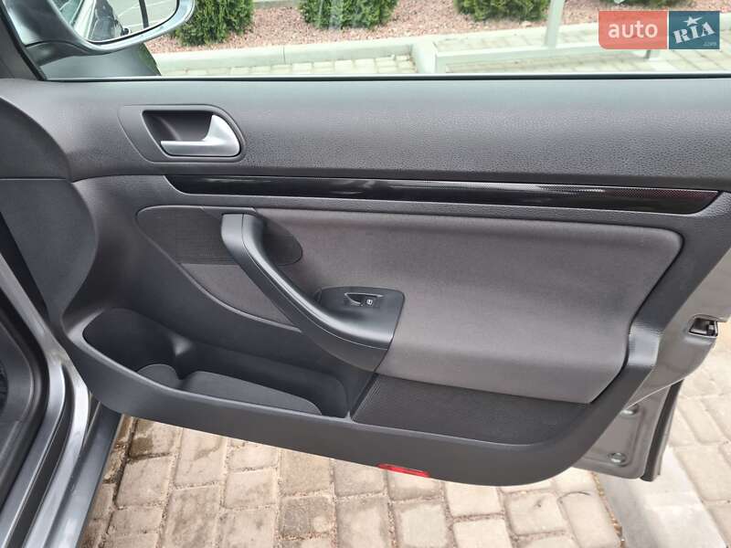 Универсал Volkswagen Golf 2010 в Звягеле