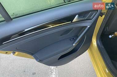Хетчбек Volkswagen Golf 2018 в 