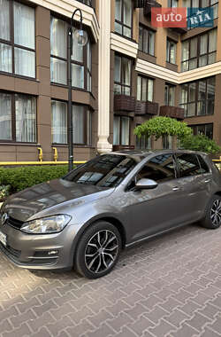 Хетчбек Volkswagen Golf 2013 в 