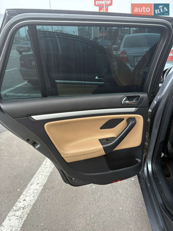 Универсал Volkswagen Golf 2010 в Полтаве