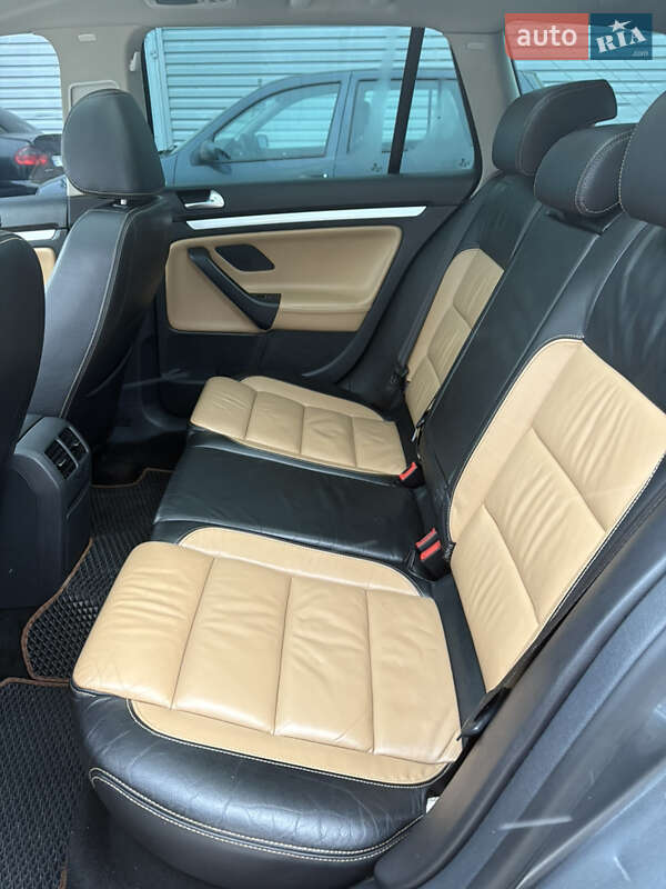 Универсал Volkswagen Golf 2010 в Полтаве