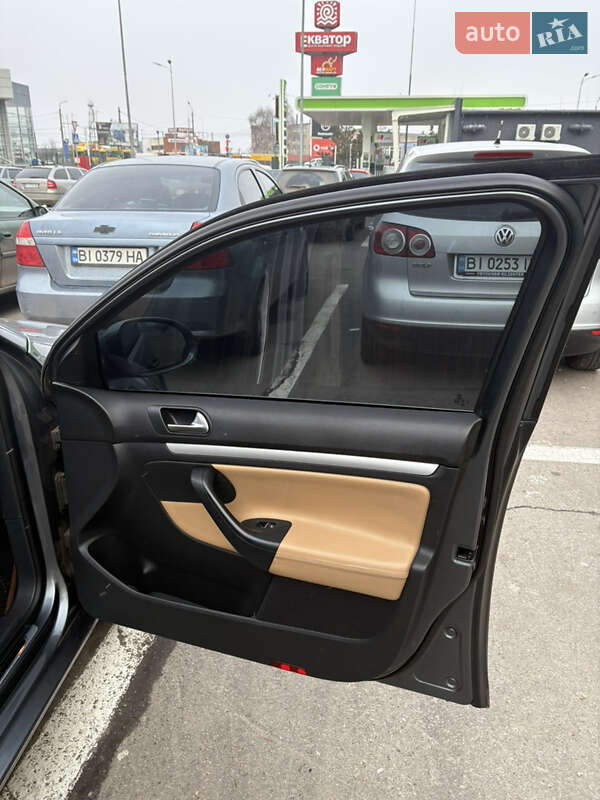 Универсал Volkswagen Golf 2010 в Полтаве