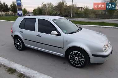 Хэтчбек Volkswagen Golf 2000 в 