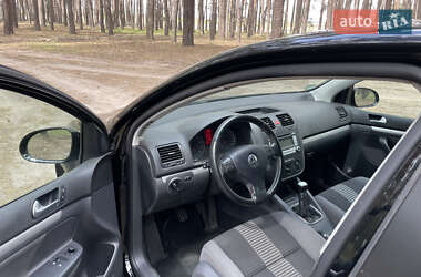 Хетчбек Volkswagen Golf 2008 в 