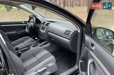 Хетчбек Volkswagen Golf 2008 в 