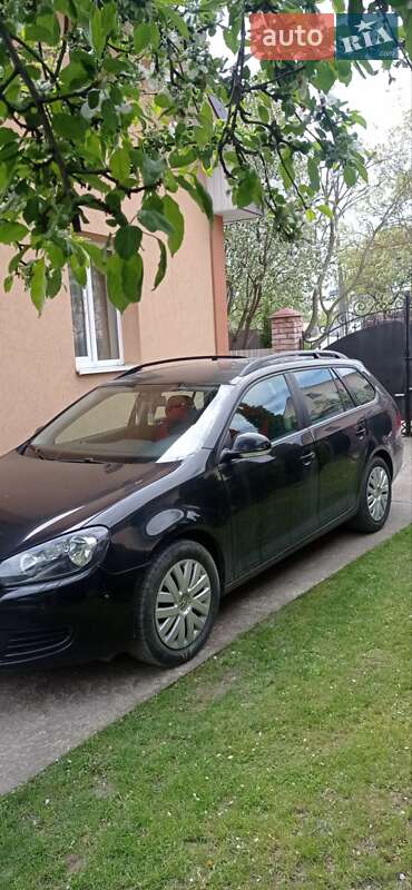 Універсал Volkswagen Golf 2012 в Івано-Франківську