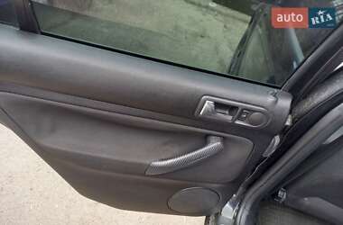 Хетчбек Volkswagen Golf 2001 в 