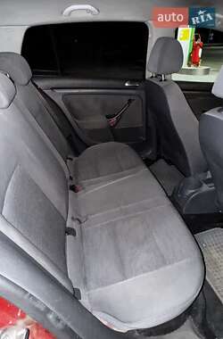 Хетчбек Volkswagen Golf 2008 в 