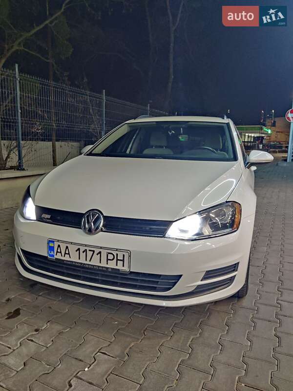 Універсал Volkswagen Golf 2015 в Києві