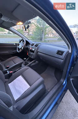 Хетчбек Volkswagen Golf 2005 в 