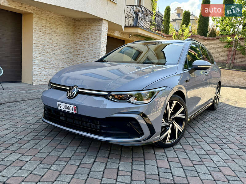 Універсал Volkswagen Golf 2020 в Чернівцях